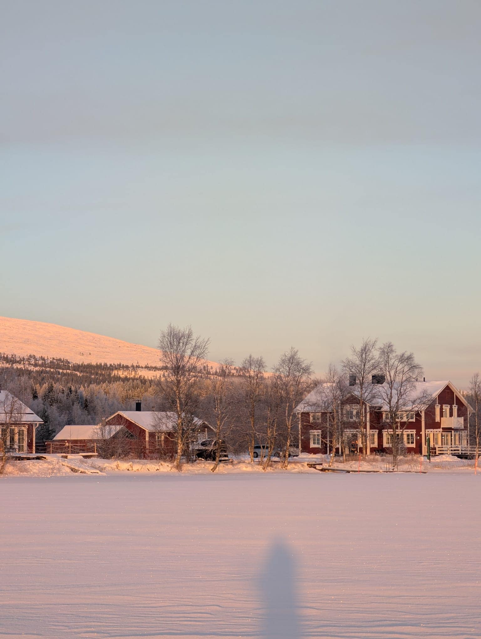 Pêche blanche à pied sur le lac Ylläsjärvi avec North Wind Lapland