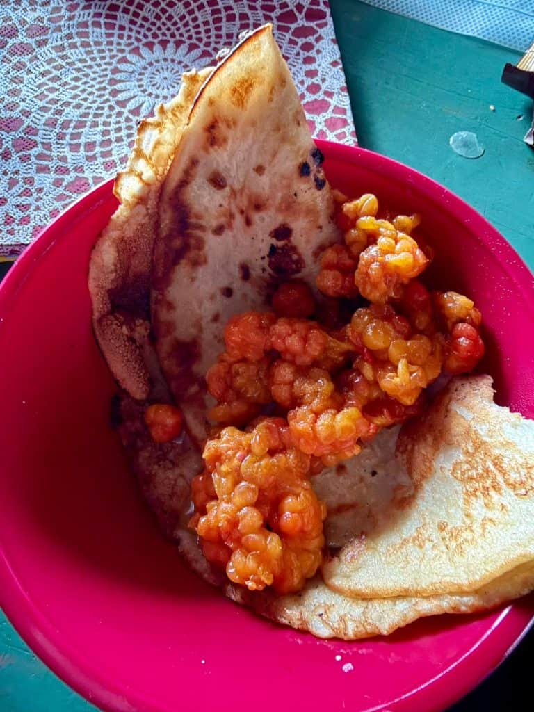pan cake and cloudberry